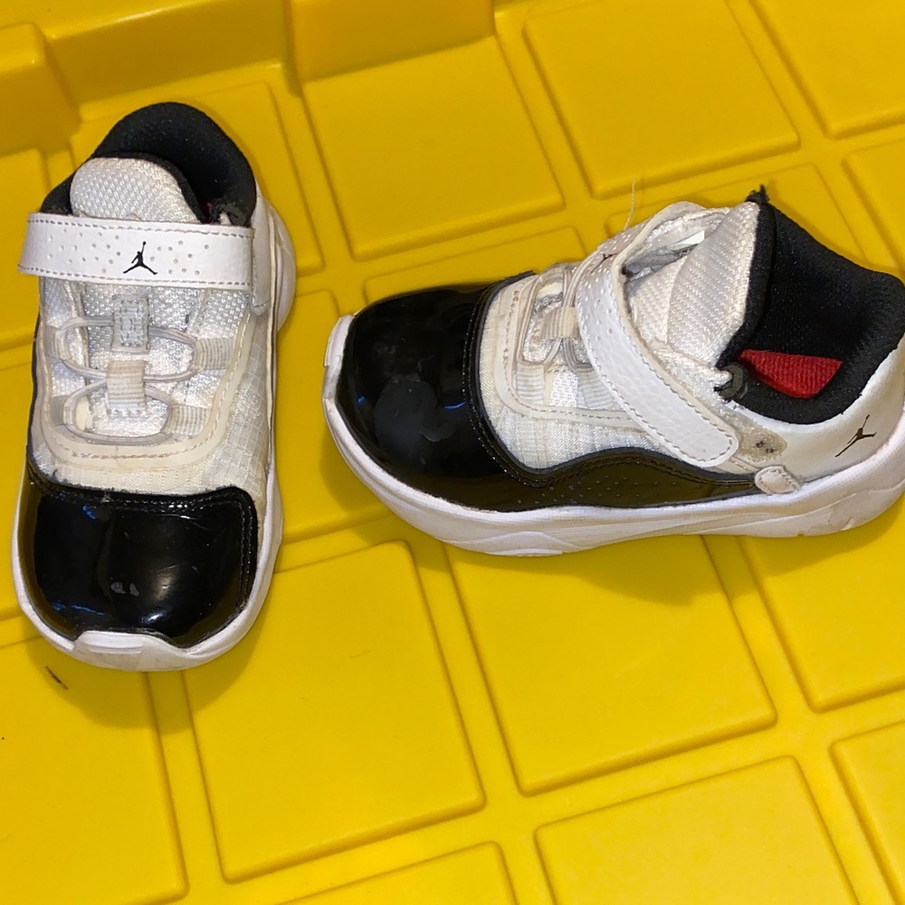 Jordan Kids White and black toddler size 7 shoes